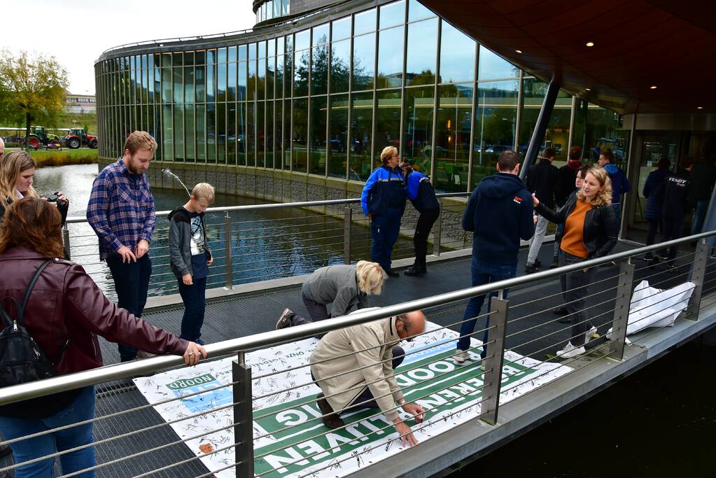 Honderde boer in boerenprotest bij provinciehuis Flevoland