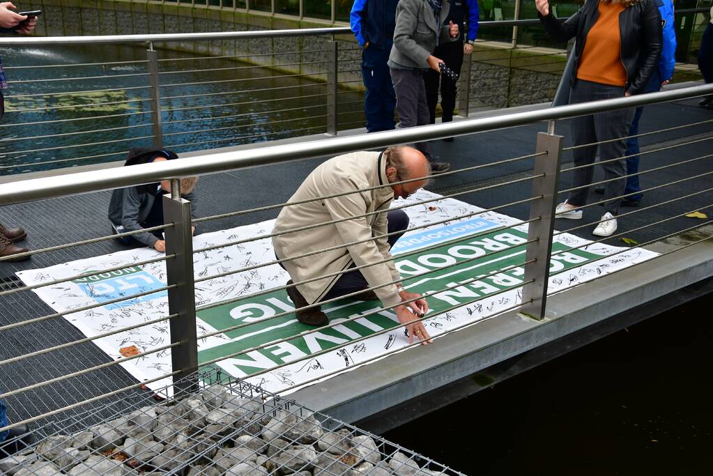 Honderde boer in boerenprotest bij provinciehuis Flevoland