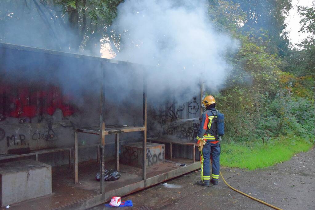 Afval brand in jongeren container