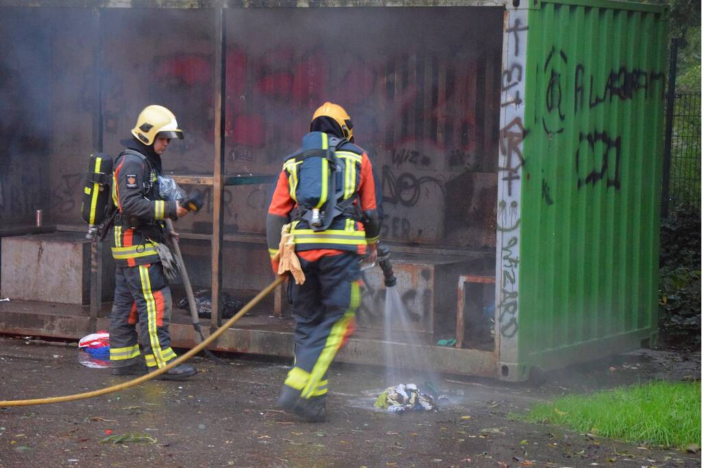 Afval brand in jongeren container