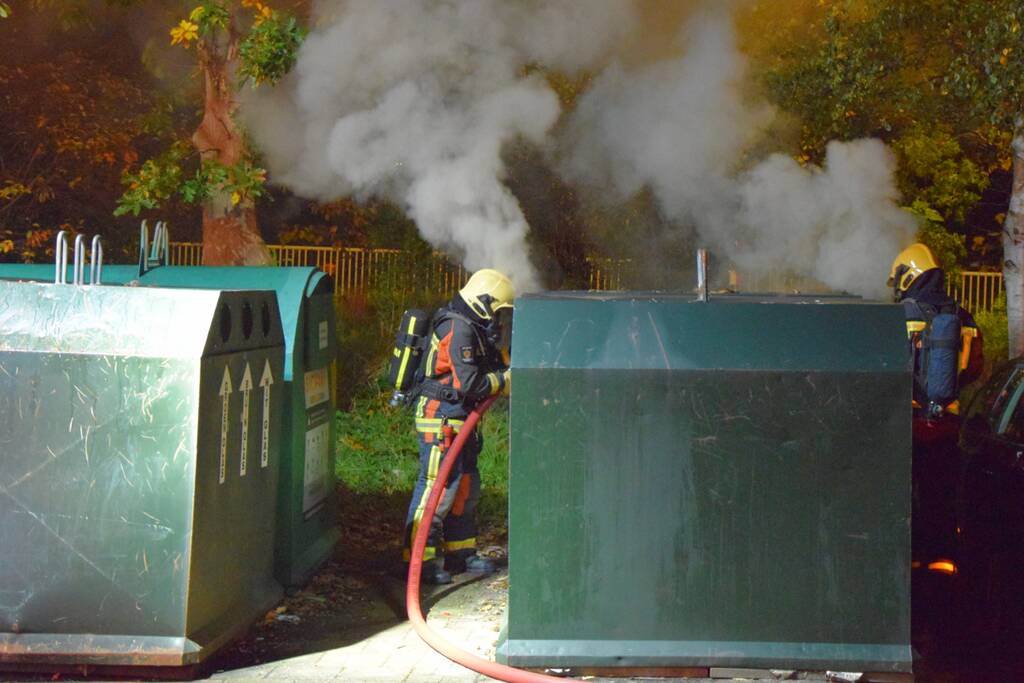 Flinke rookontwikkeling bij brand in papiercontainer