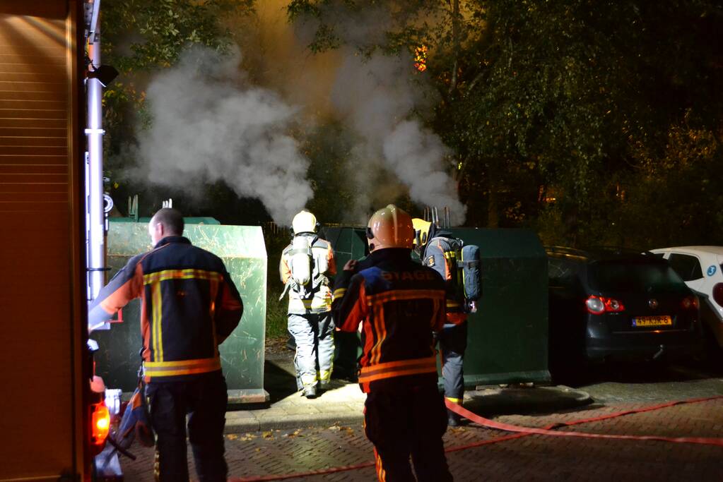 Flinke rookontwikkeling bij brand in papiercontainer