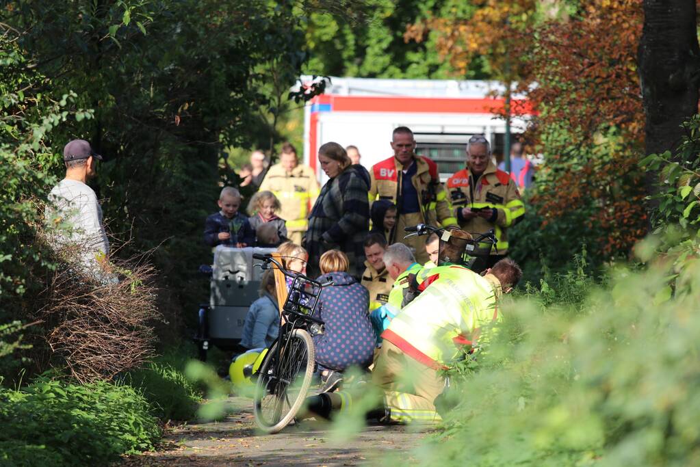 Kind met voet tussen de spaken