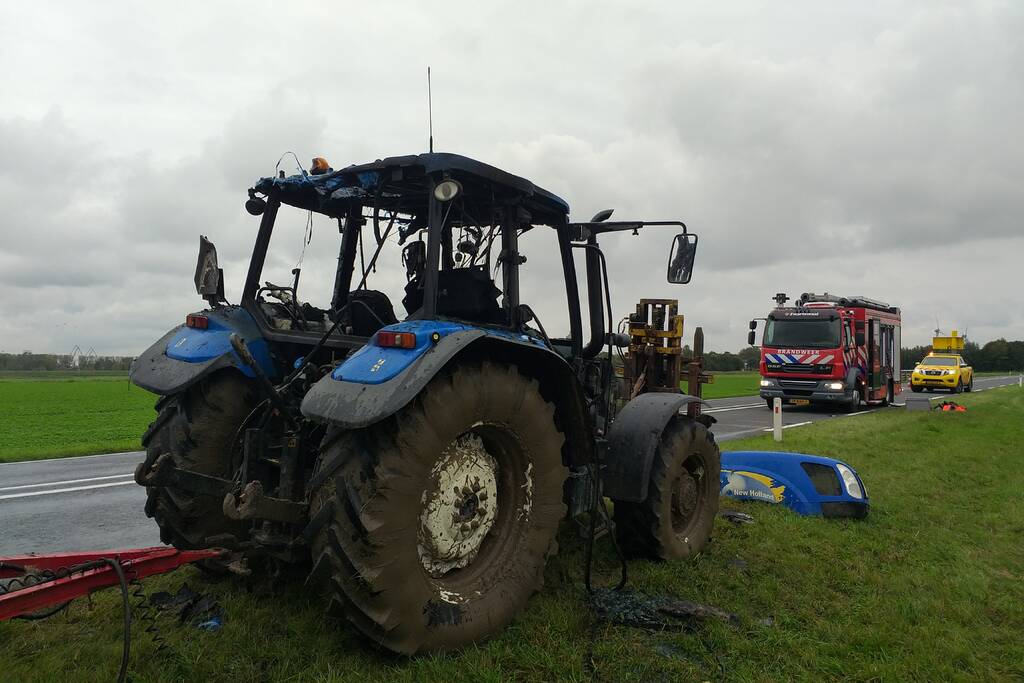 Tractor brandt volledig uit