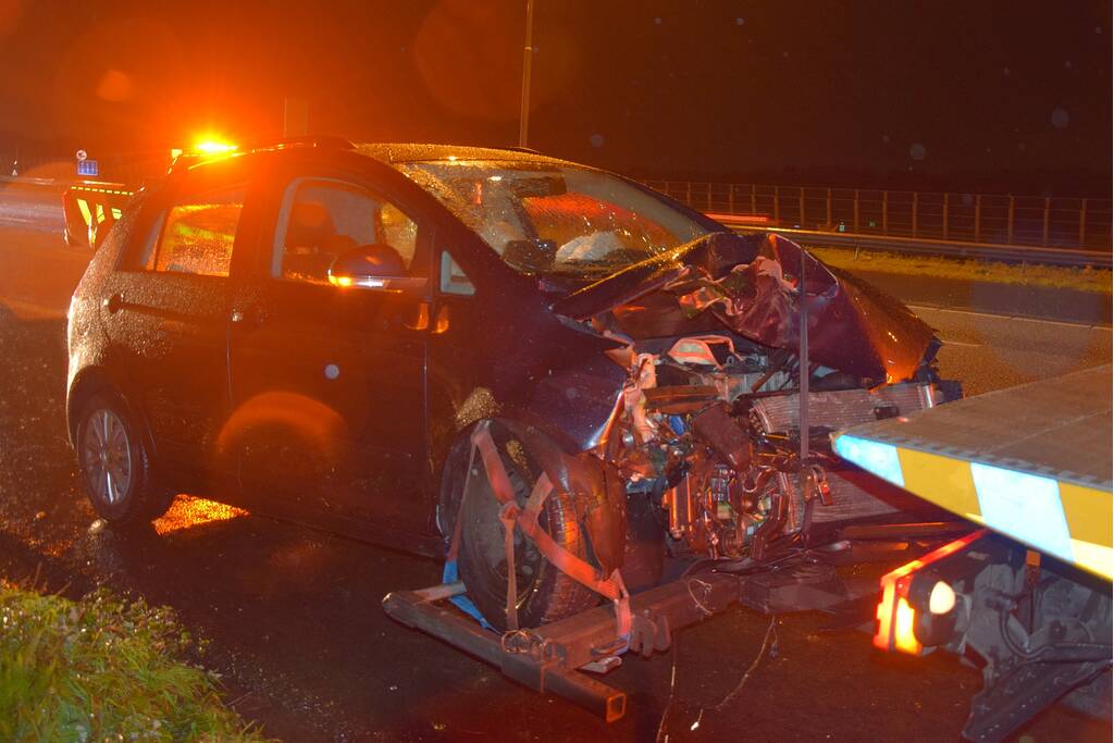 Tractor op zijn kant na aanrijding