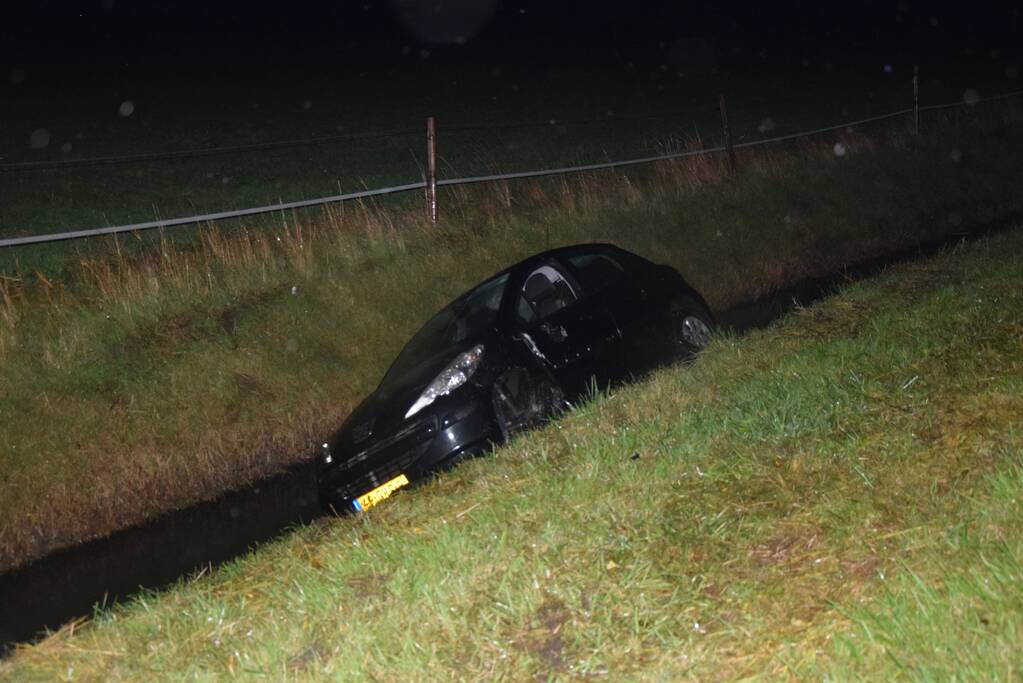Auto in de sloot na ongeval