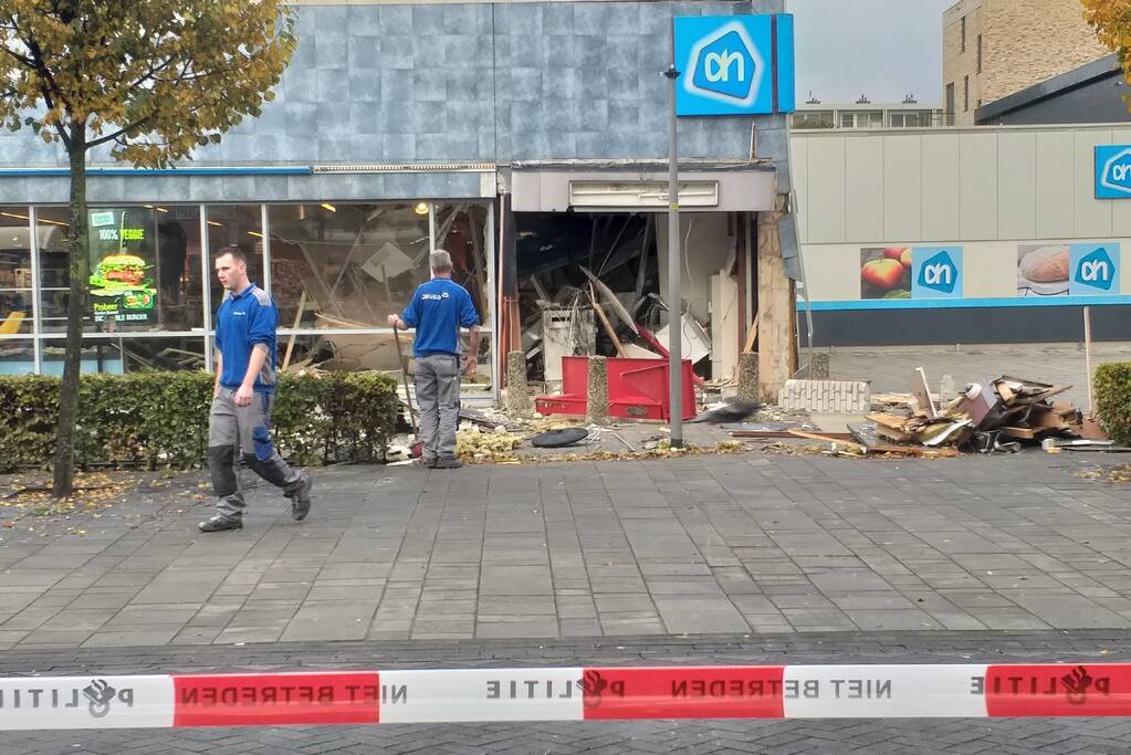 Gevel Albert Heijn weggeblazen bij plofkraak