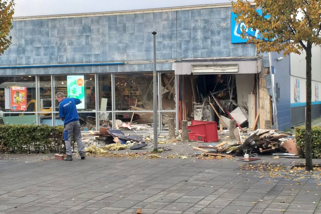 Gevel Albert Heijn weggeblazen bij plofkraak