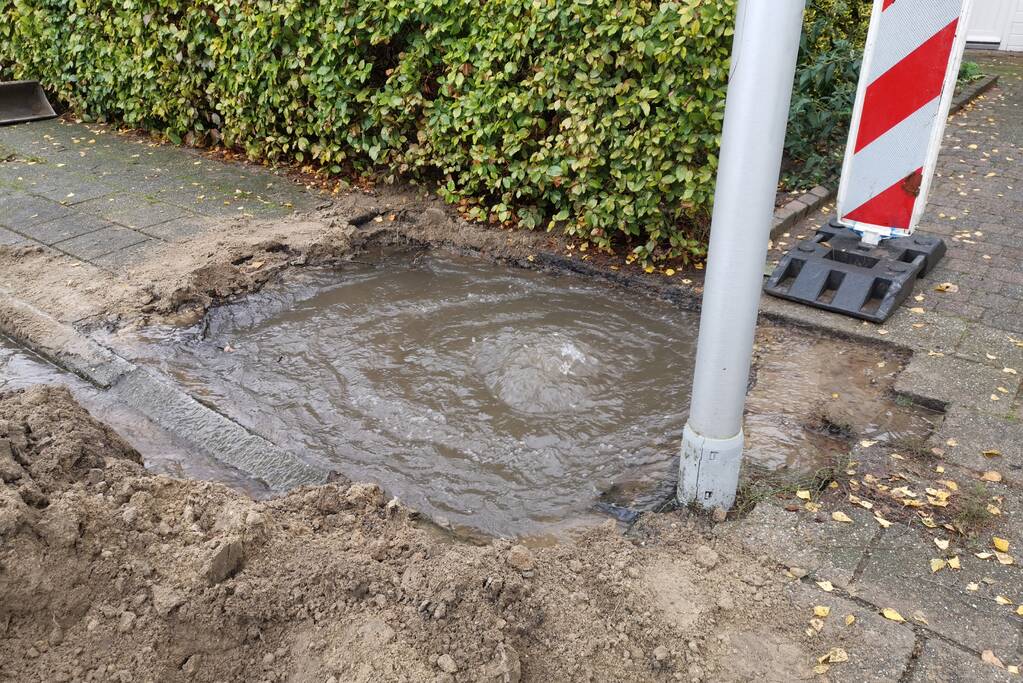 Waterleiding gesprongen na graafwerkzaamheden