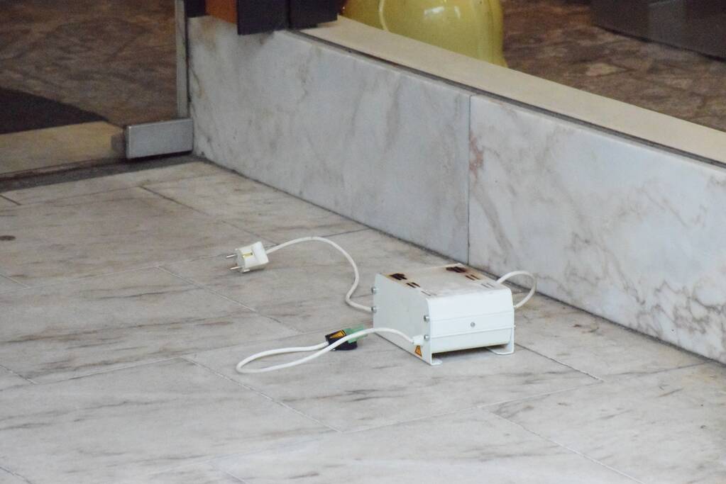 Brandlucht door smeulende transformator Manfield schoenenwinkel