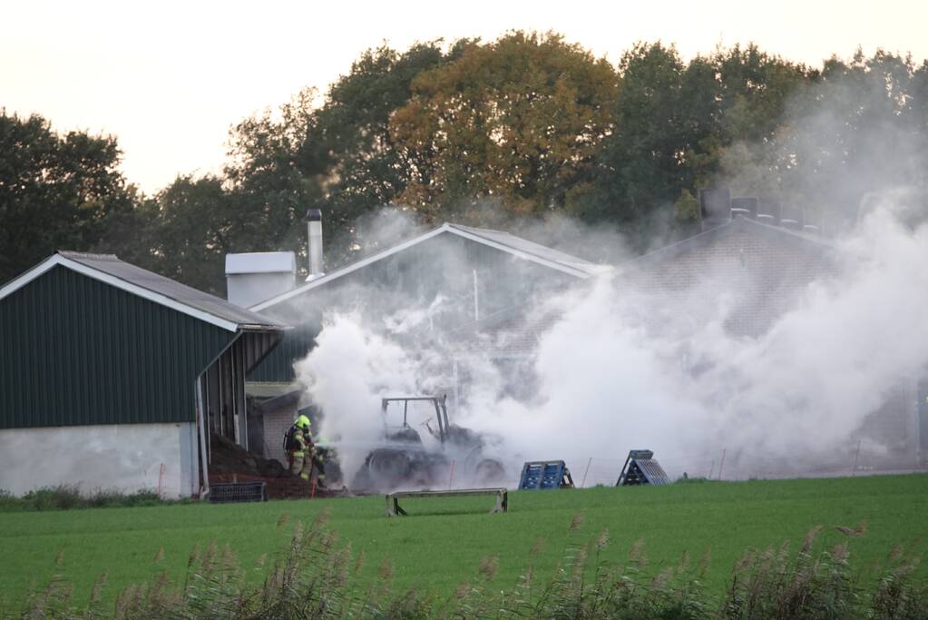 Tractor gaat in vlammen op
