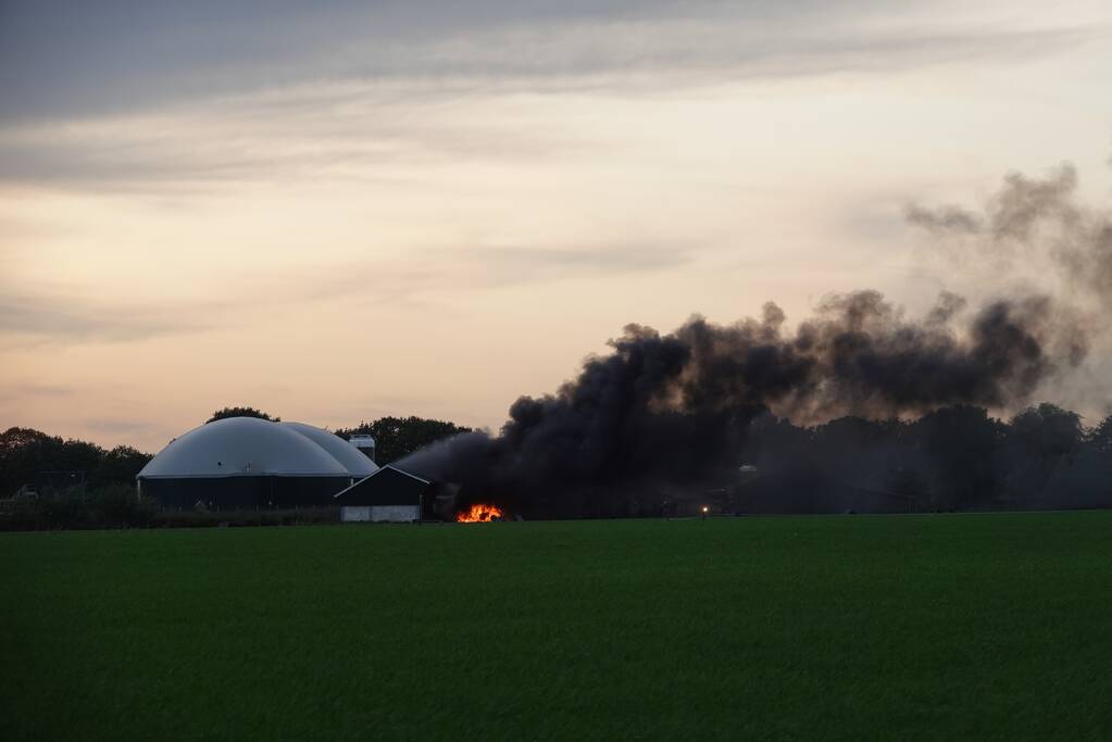 Tractor gaat in vlammen op