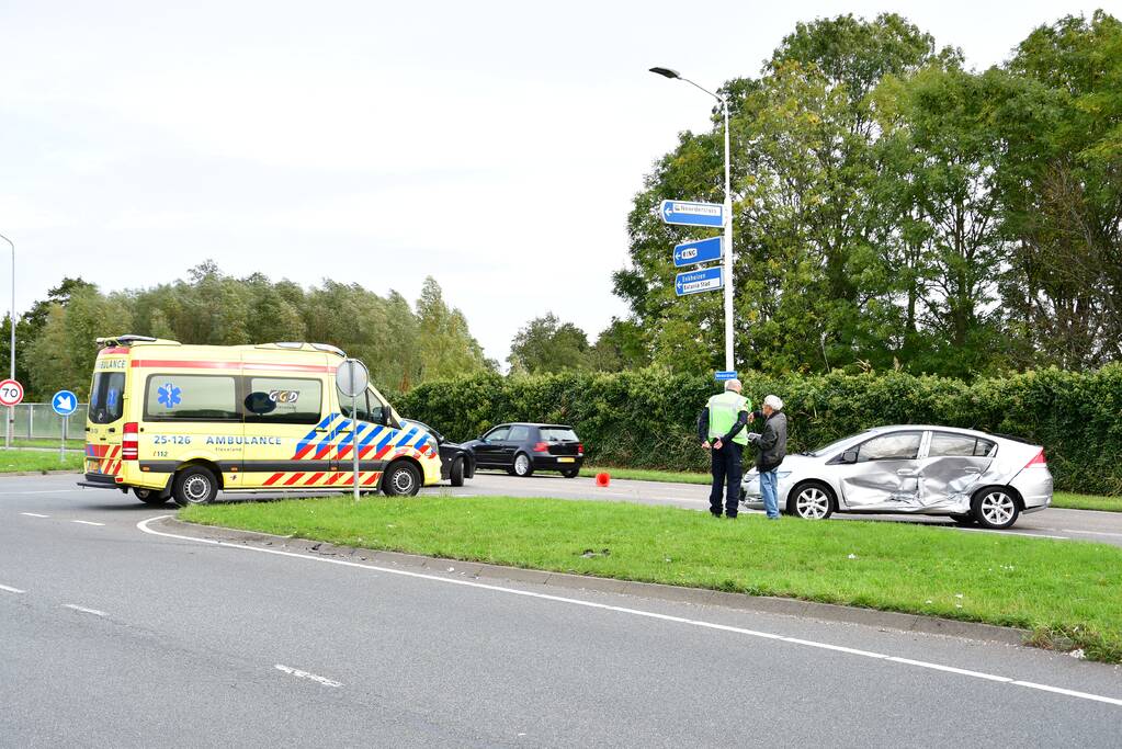 Gewonde en flinke schade na botsing