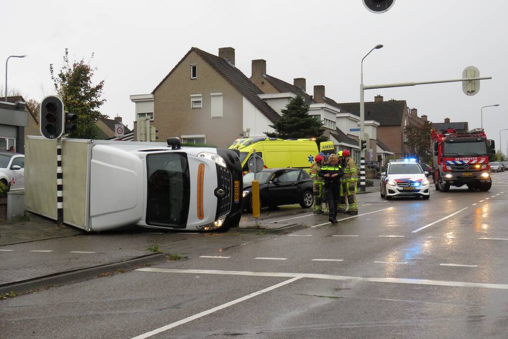 Gewonden bij ongeval tussen auto en vrachtwagen