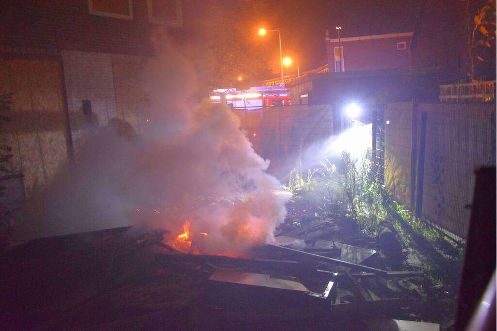 Brand in puinhoop op bouwplaats