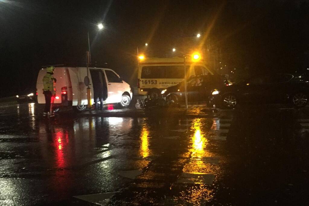Scooterrijder gewond na botsing met auto