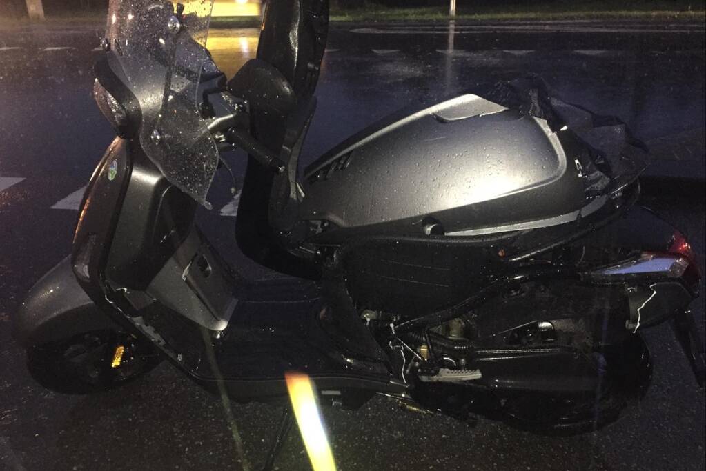 Scooterrijder gewond na botsing met auto