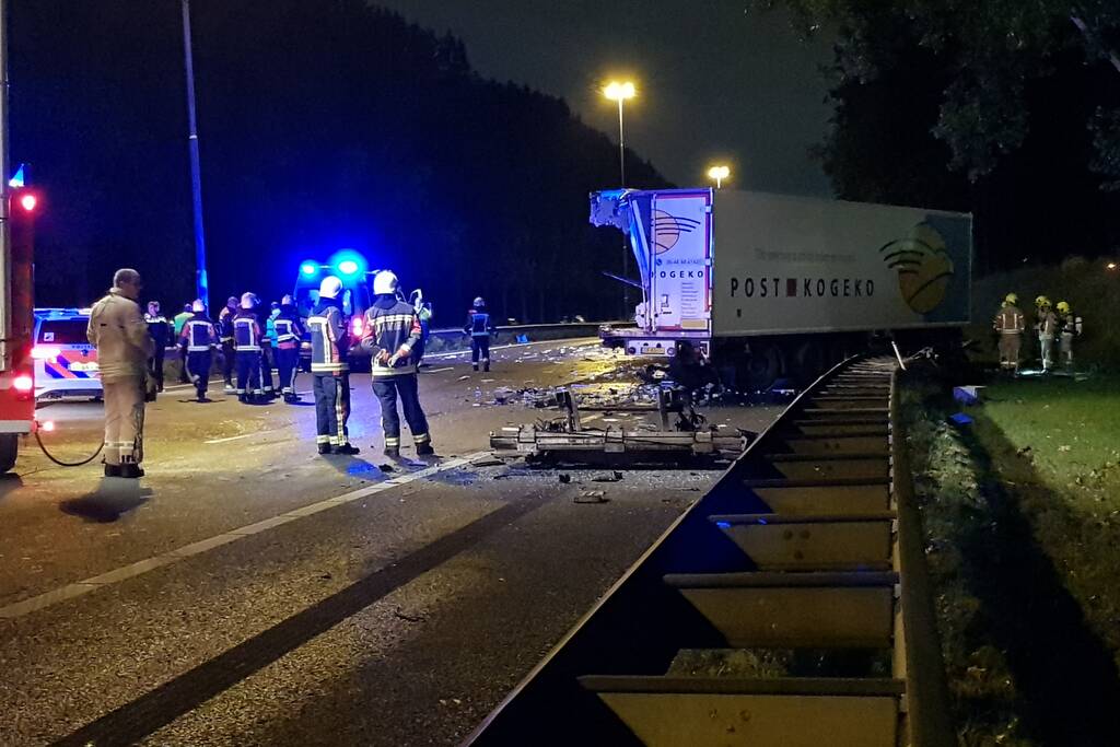 Zeer ernstig ongeval tussen twee vrachtwagens op snelweg