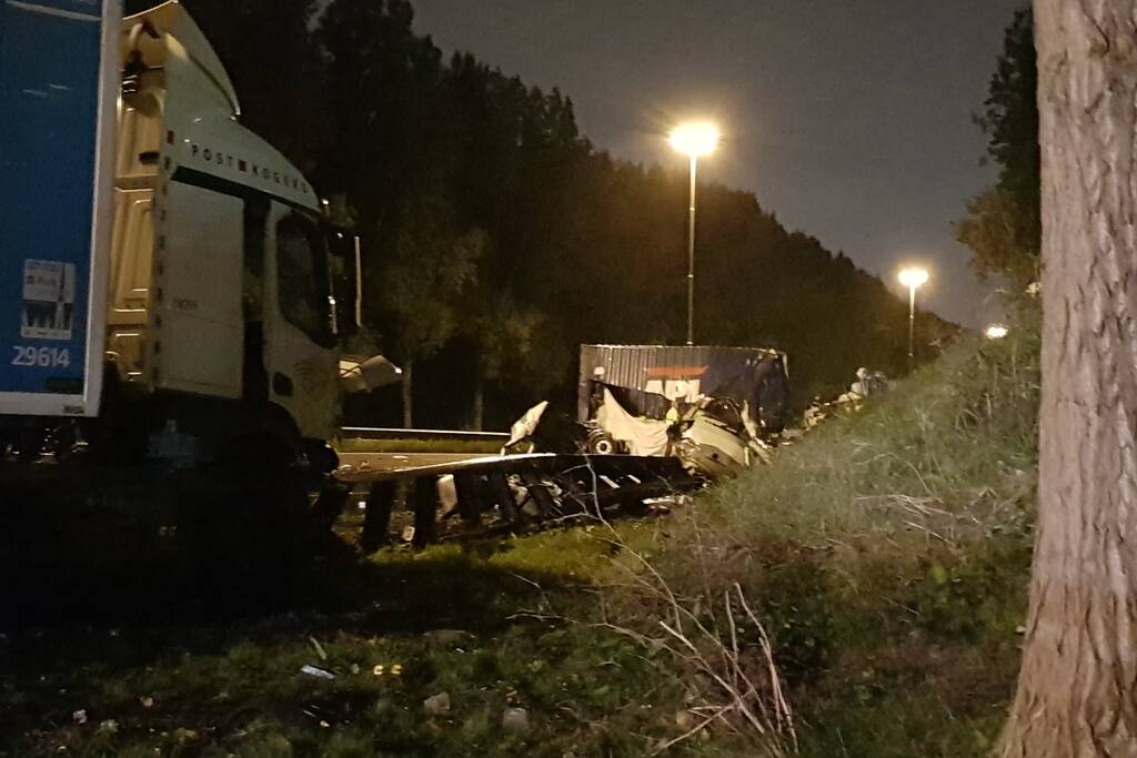 Zeer ernstig ongeval tussen twee vrachtwagens op snelweg
