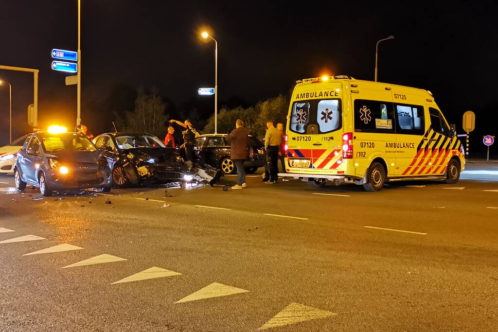 Flinke schade na botsing op kruising