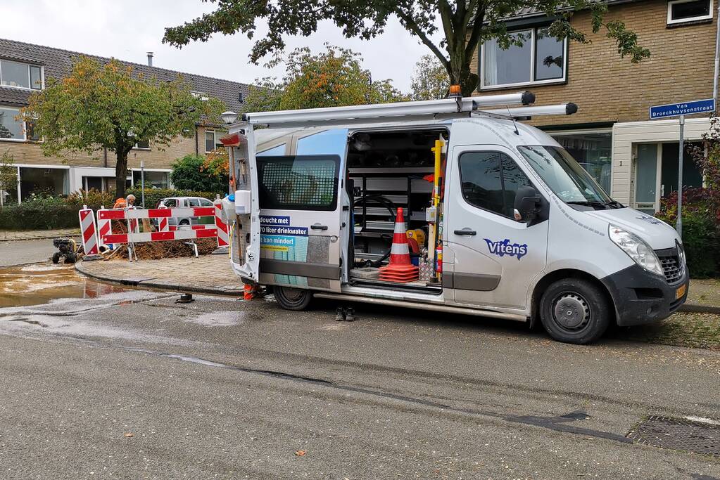Straat blank bij waterlekkage