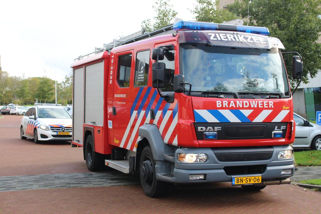 Brandweer verricht metingen naar vreemde lucht in verzorgingstehuis