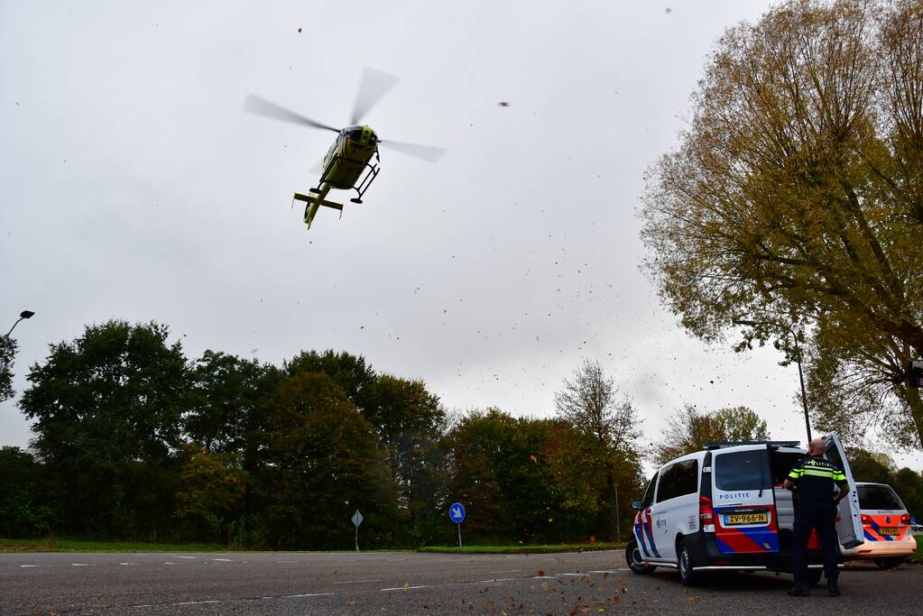 Persoon zwaargewond na val van brug