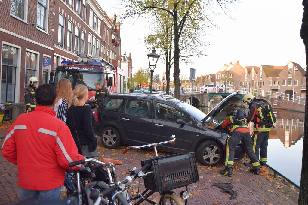 Klein brandje in motorruimte snel geblust