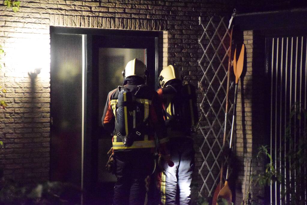 Brandweer enige tijd bezig met gaslucht