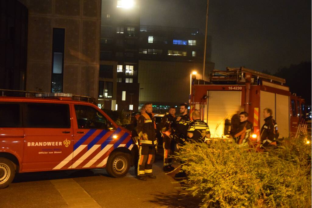 Bewoners ruiken gaslucht, brandweer doet onderzoek