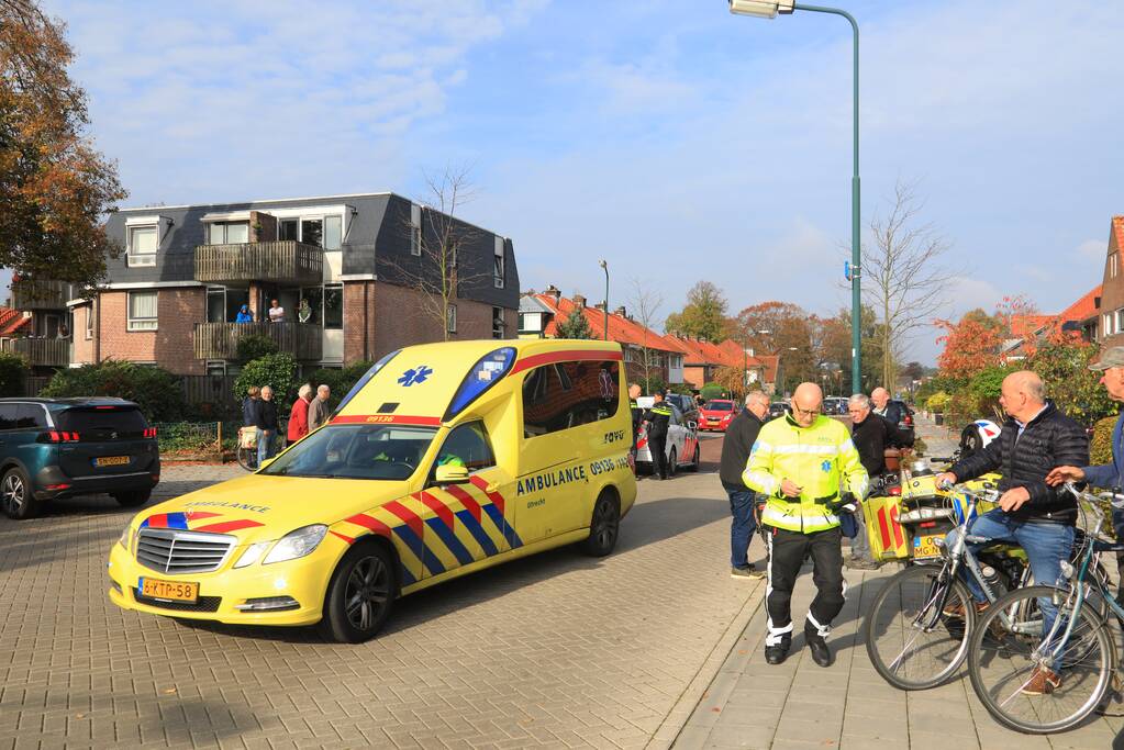 Man op speed-pedelec zwaargewond na botsing tegen autoportier