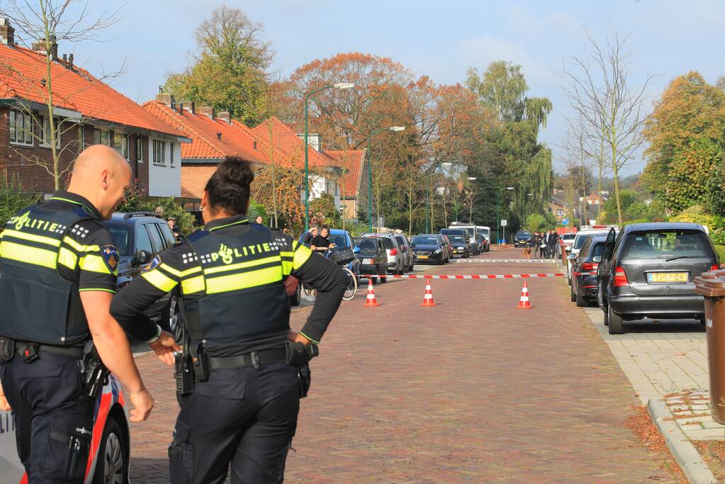 Man op speed-pedelec zwaargewond na botsing tegen autoportier