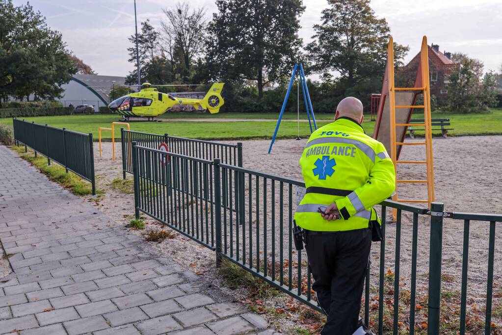 Man op speed-pedelec zwaargewond na botsing tegen autoportier