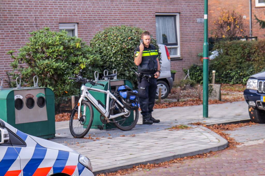 Man op speed-pedelec zwaargewond na botsing tegen autoportier