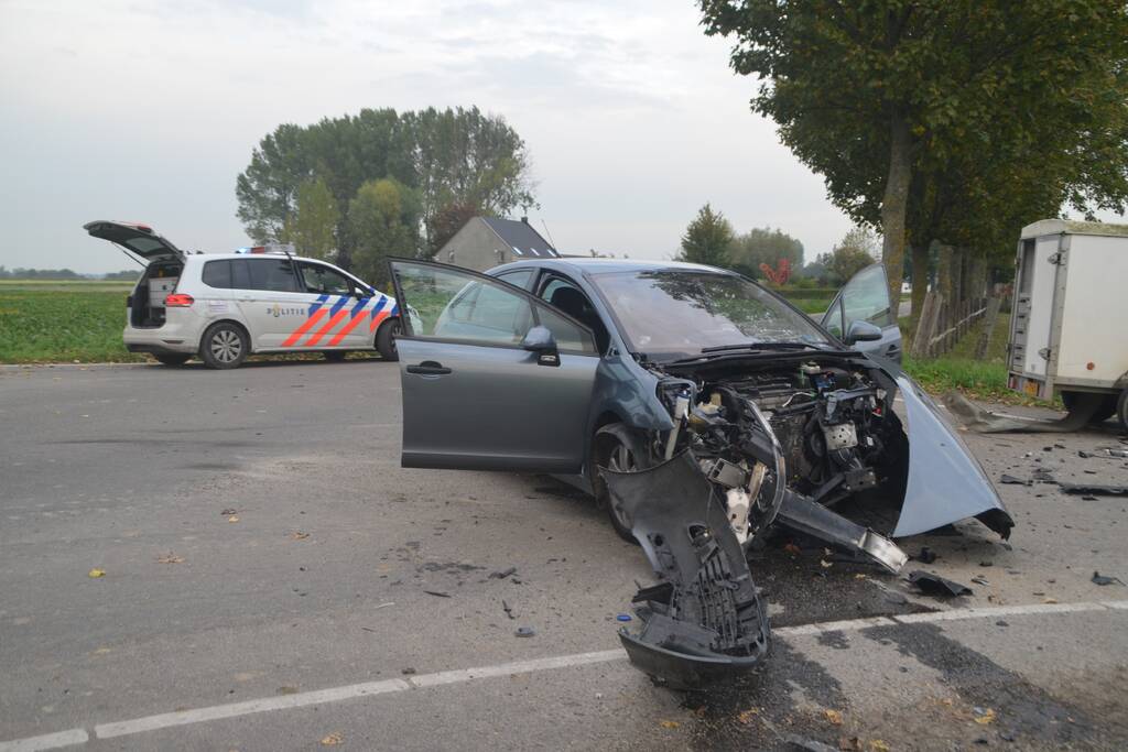 Flinke schade en gewonde na voorrangsfout