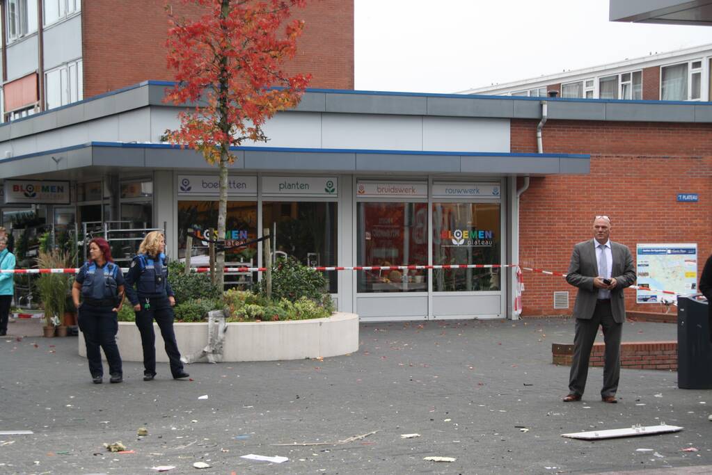 Enorme ravage bij daglicht plofkraak ING-bank