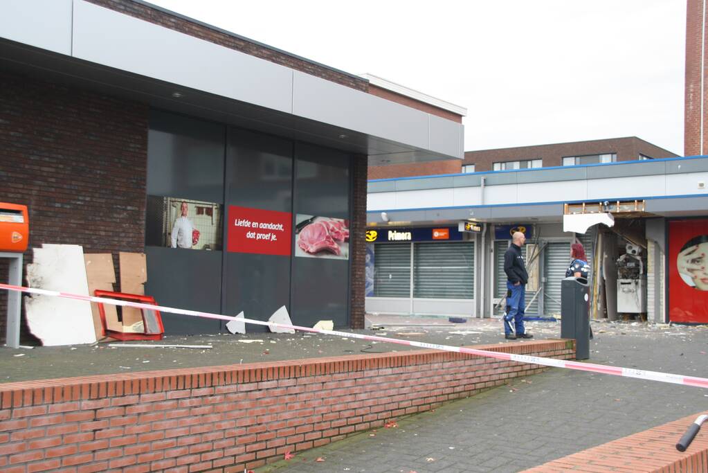 Enorme ravage bij daglicht plofkraak ING-bank