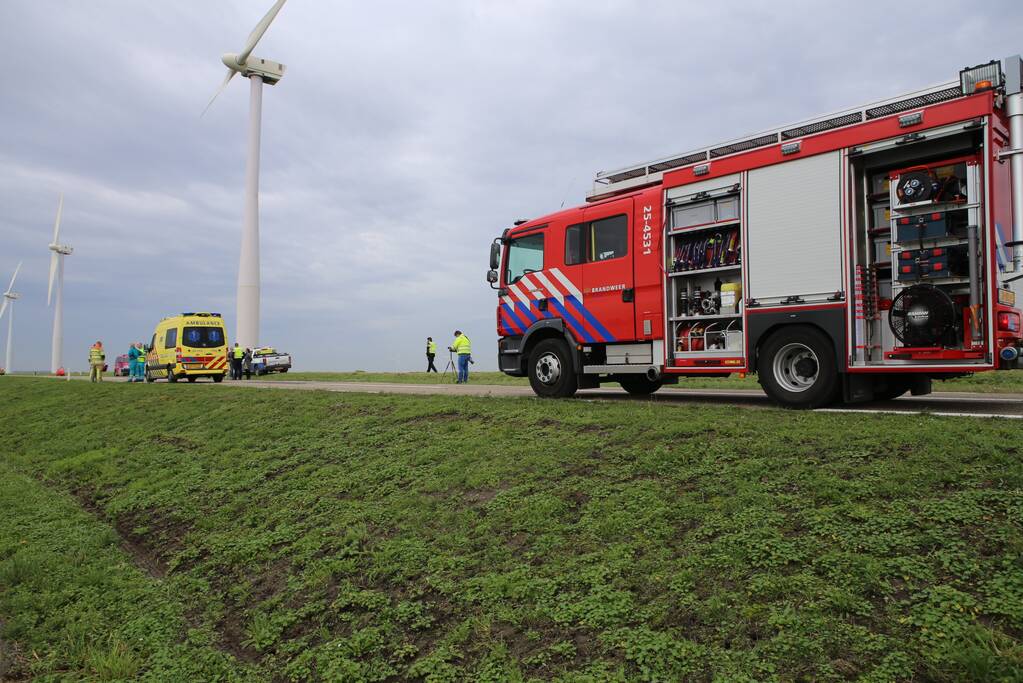 Automobilist raakt van de weg belandt in Eemmeer