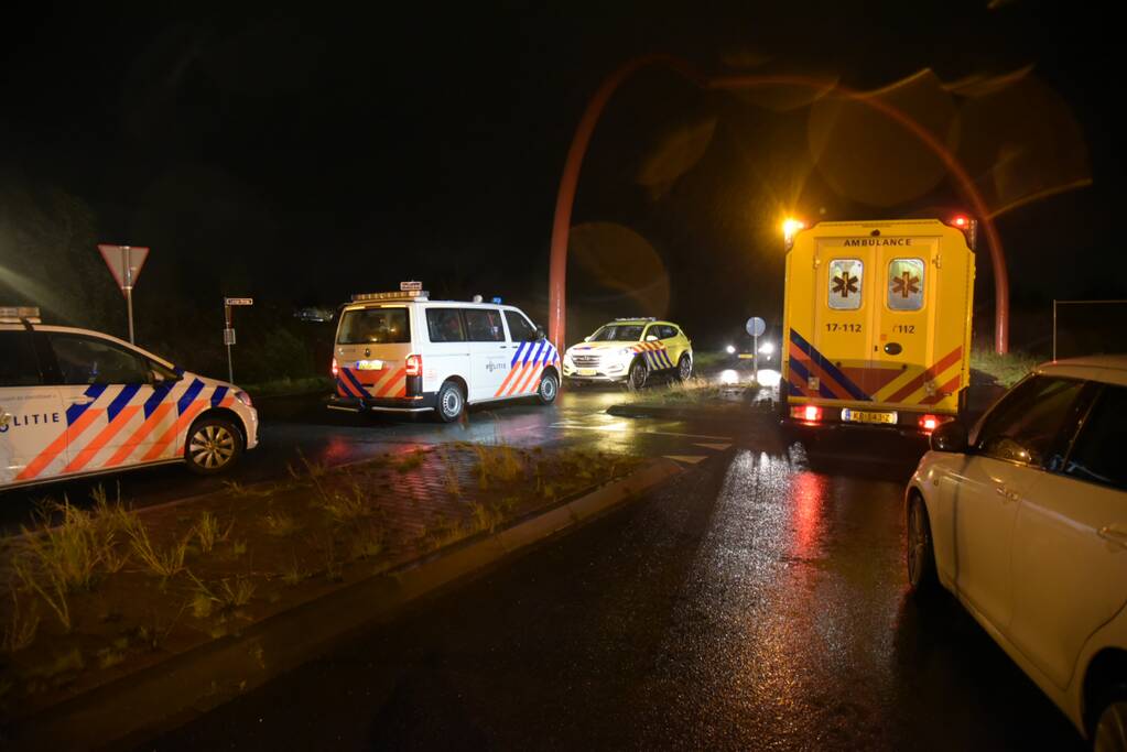 Jongeman met steek- en schotwond aangetroffen op parkeerplaats