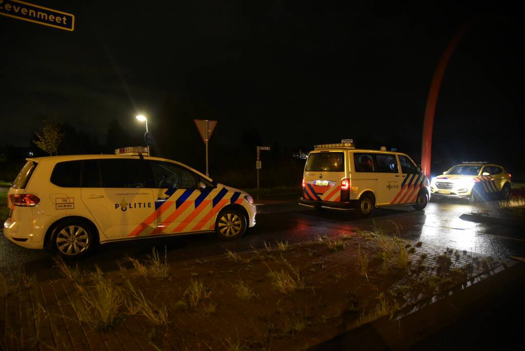 Jongeman met steek- en schotwond aangetroffen op parkeerplaats
