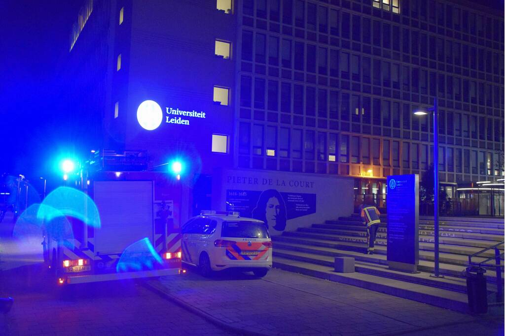 Universiteit Leiden compleet ontruimd na brandlucht