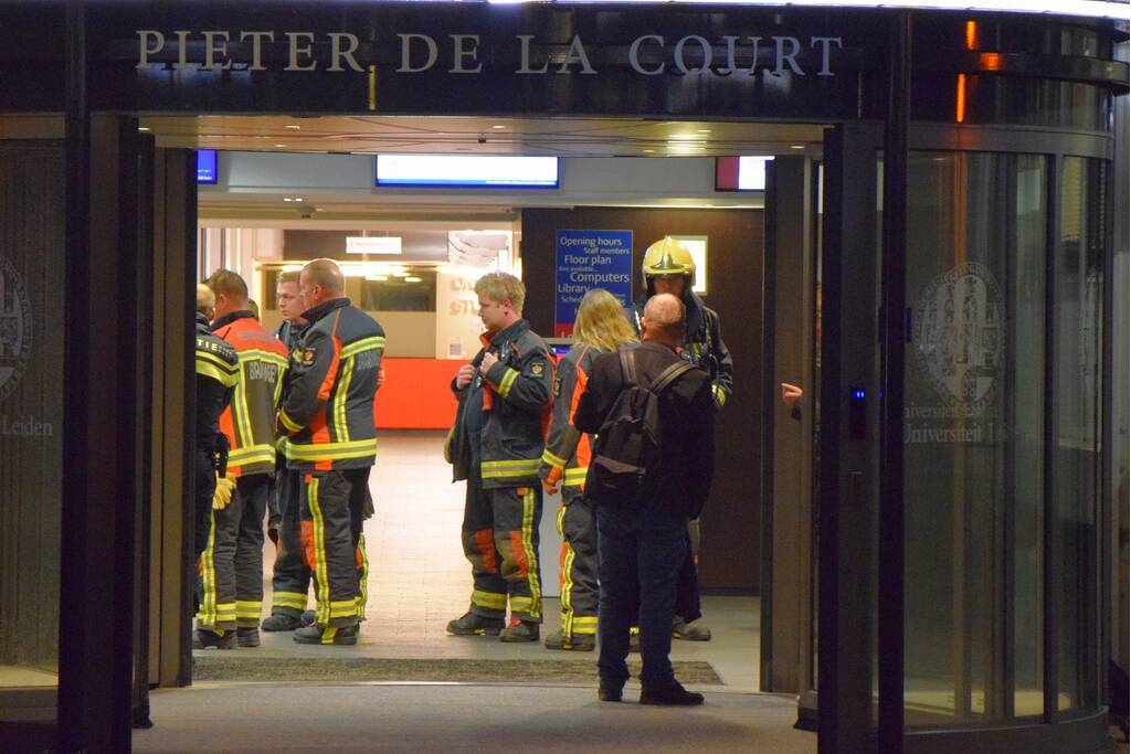 Universiteit Leiden compleet ontruimd na brandlucht