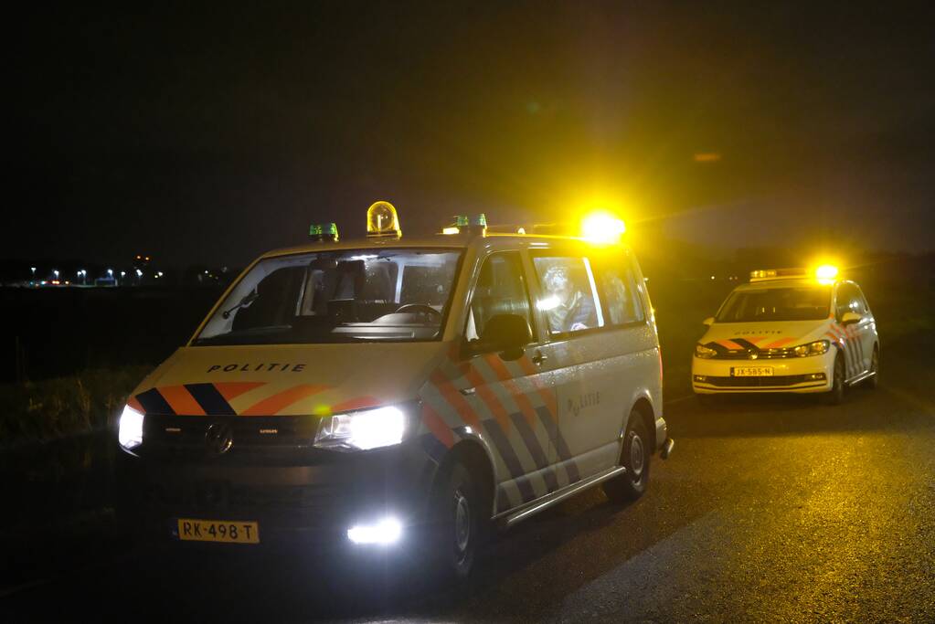Automobilist rijdt met dure bolide de plomp in