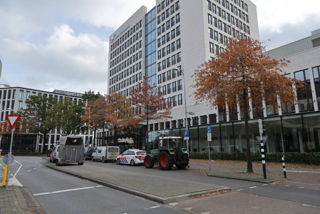 Ingang Friesland Campina door boeren geblokkeerd