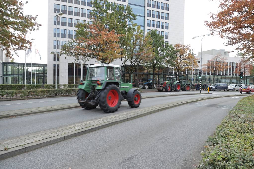 Ingang Friesland Campina door boeren geblokkeerd