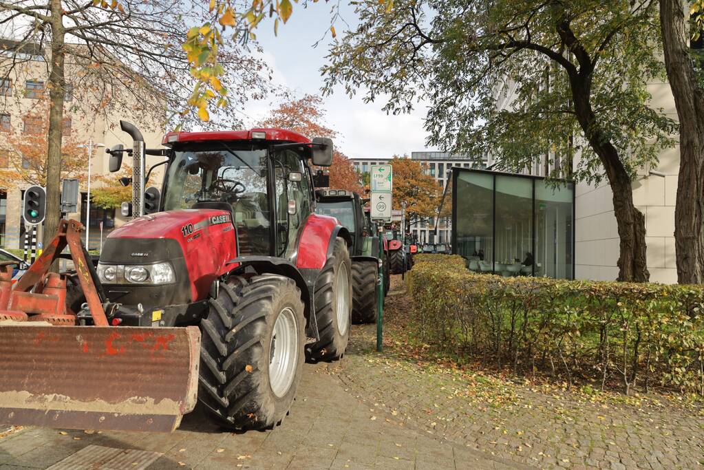 Ingang Friesland Campina door boeren geblokkeerd