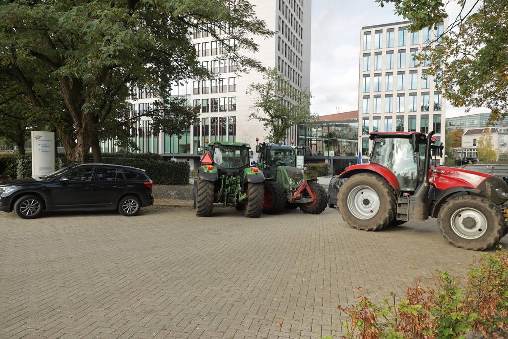 Ingang Friesland Campina door boeren geblokkeerd
