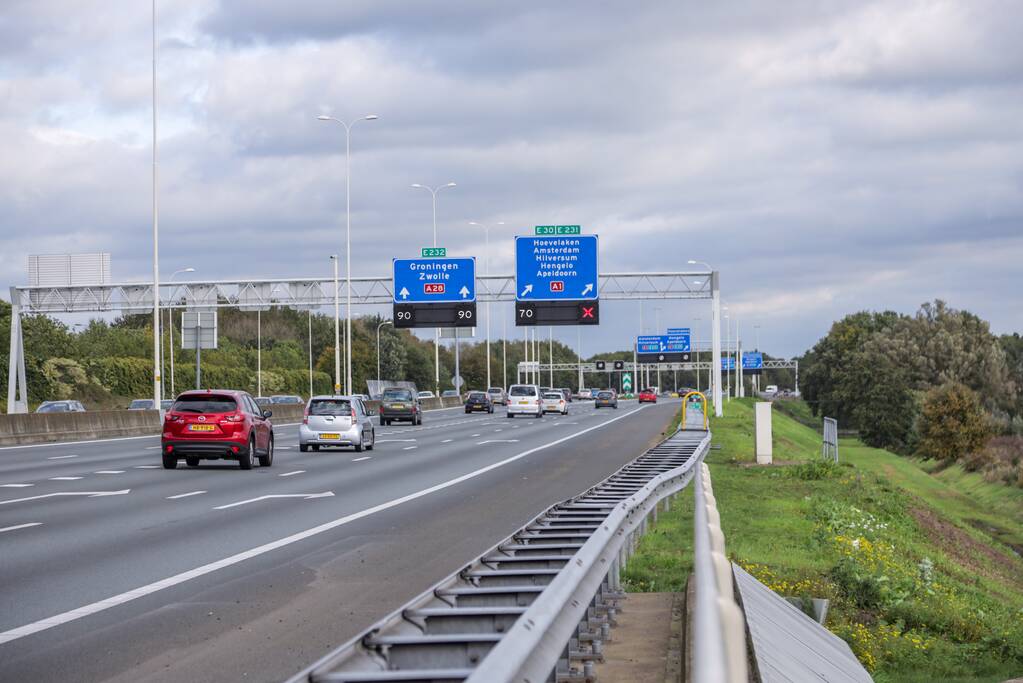 Rijbaan afgesloten na ongeval A28
