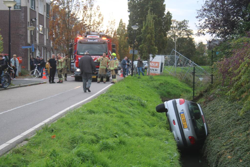 Auto in de sloot na onwelwording