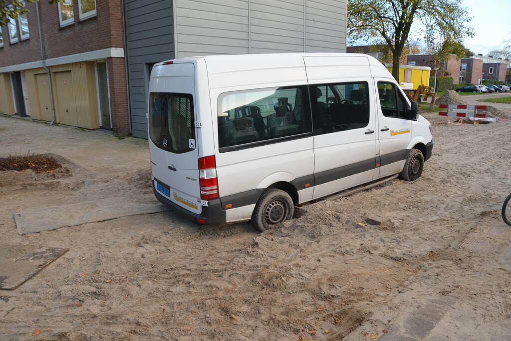 Schip met grind zinkt en lekt olie